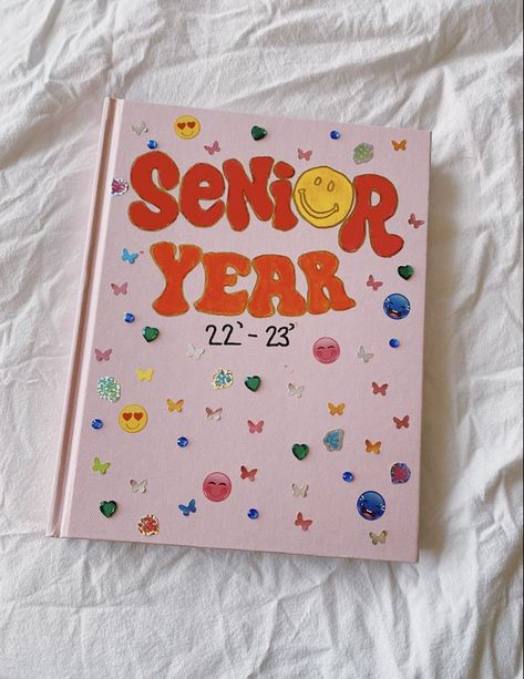 Senior Memory Book Scrapbooking, Senior Year Memory Book Scrapbook Pages, Senior Year Notebook, Things To Make For Senior Year, 2023 Scrapbook Cover Ideas, Senior Year Memories Book, Year 12 Scrapbook, Scrapbook Binder Ideas, Scrapbook Album Covers Ideas