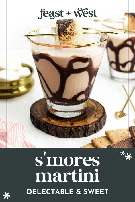 Meet the S'mores Martini: a decadent, indulgent cocktail blending chocolate liqueur, marshmallow vodka and graham crackers in a single glass. Cocktails With Marshmallows, Baileys Smores Martini, Marshmallow Bourbon Cocktail, Campfire S’mores Cocktail, S’mores Shots, S’more Martini, S'mores Cocktail, Smores Shots Alcohol, S’more Alcohol Drink