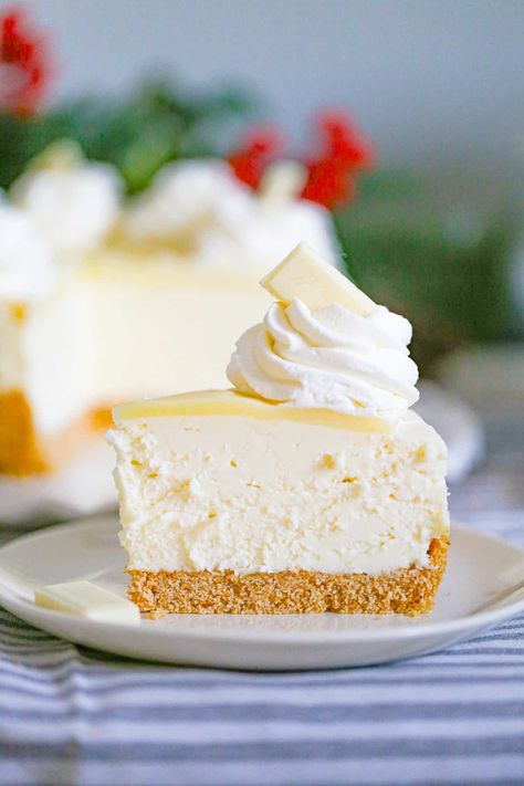 Indulge your taste buds with this easy No Bake White Chocolate Cheesecake recipe. This creamy cheesecake is enhanced with the sweet flavor of white chocolate and topped with a rich white chocolate ganache, making it the perfect dessert that’s sure to be a hit with your guests! No Bake White Chocolate Cheesecake, Chocolate Ganache Cheesecake, White Chocolate Cheesecake Recipes, Baked White Chocolate Cheesecake, Chocolate Cheesecake Bites, Chocolate Covered Graham Crackers, Chocolate Cheesecake Recipe, Bake Banana, Chocolate Cheesecake Recipes