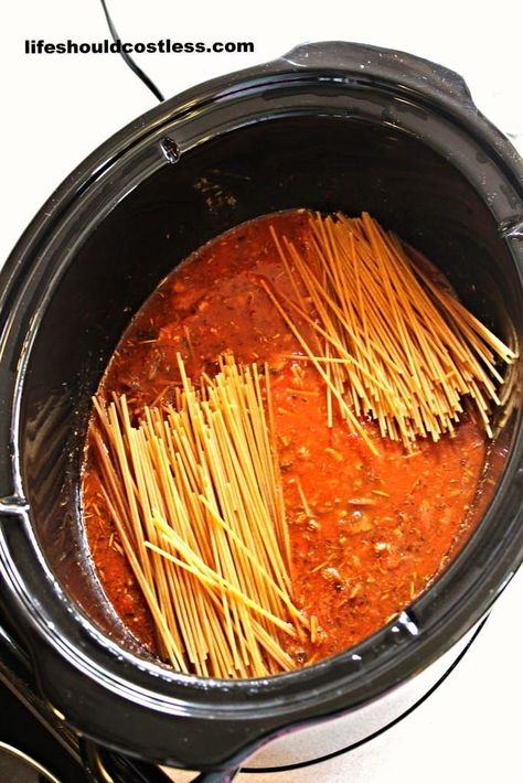 Crockpot Spaghetti With Jar Sauce, Spaghetti Noodles In Crockpot, 3-4 Hour Crockpot Meals, Hamburger Meat Crockpot Recipes, Easy Summer Dinners Crockpot, Crockpot Hamburger Meat Recipes, Can Recipes, Crock Pot Spaghetti, Hamburger In Crockpot