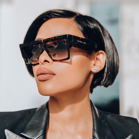 Komoka Optometry on Instagram: “We are loving these chunky flat top square sunglasses from Celine. Model is wearing the CL400921 in tortoise. This style also comes in…” Funky Glasses, Eyewear Trends, Trendy Glasses, Fashion Eye Glasses, Stylish Glasses, Trendy Sunglasses, Cool Sunglasses, Stylish Sunglasses, Oversized Sunglasses