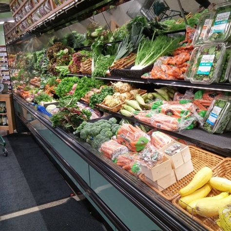 All-organic produce at the new Natural Grocers in Fargo | DoYouEvenPaleo.net Natural Grocers, Organic Produce, Life Goals, Grocery Store, Pasta Salad, Worth Reading, Life Hacks, Doors, Reading