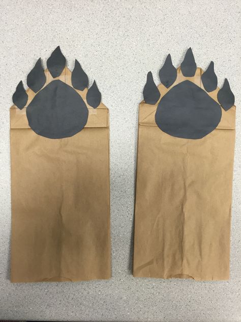 These are super fun and super easy bear claws that are made out of paper bags and cut construction paper! Outside of some scissor action, this craft is very simple and straight forward for younger kids, but the older kids like them as well! Here's what you need to make each set: 2 brown paper… Bears Preschool Theme Art Projects, Preschool Bear Craft, Bear Headband Craft, Bear Hunt Craft, Bear Art Preschool, Bear Crafts For Toddlers, Bear Crafts Preschool, Paw Crafts, Bear Headband