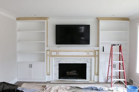 White Built-Ins Around the Fireplace: Before and After | The DIY Playbook Builtins Fireplace, Bookshelves Around Fireplace, White Built Ins, Built In Around Fireplace, Fireplace Bookshelves, Built In Shelves Living Room, Living Room Built Ins, Minimalist Living Room Decor, Rooms Design