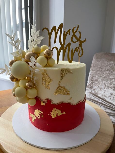 Bride To Be Cakes Ideas, Marriage Dresses, Cakes Without Fondant, Xv Ideas, Engagement Party Cake, Fondant Cakes Birthday, 60th Birthday Decorations, Decorative Cakes, Red Cake