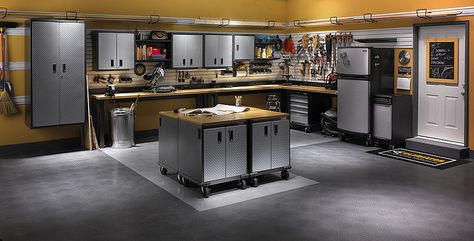 Imagine Your Workspace Scenario by Gladiator GarageWorks Products Rinnovo Garage, Gladiator Garage Storage, Garage Pegboard, Officine In Garage, Gladiator Garage, Garage Organization Systems, Organized Garage, Garage Systems, Season Decorations