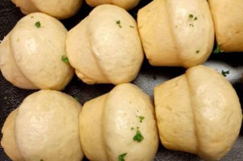 Steam Bread Recipe, Steamed Bread Recipe, Yeast Dough Recipe, Steamed Bread, Doughnut Recipe Easy, Recipes With Yeast, Herb Bread, Yeast Bread Recipes, Cooling Rack