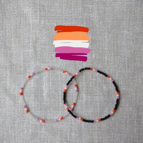 Lesbian Pride Bracelet on stretch cord. Gay Beaded Bracelets, Pride Seed Bead Bracelets, Lgbtq Bracelet Beads, Lesbian Bracelet Diy, Lesbian Beaded Bracelet, Lesbian Jewelry Fashion, Pride Jewellery Diy, Pride Bracelet Diy Beads, Lesbian Jewelry Diy