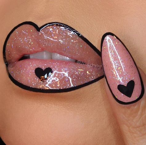 Lip Designs Art, Crazy Lipstick, Lip Artwork, Lipstick Photos, Cute Lipstick, Lip Combos, Lip Art Makeup, Lips Art, Lipstick Designs