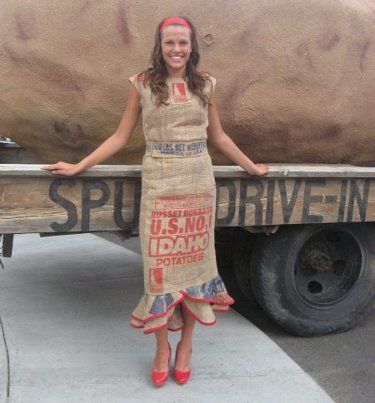 I remember hearing of “flour sack dresses” ever since my youth in the 1950s. But I recently discovered through rummaging the Internet that my concept of what the term meant was totally in error. I … Burlap Sack Dress, Gunny Sack Dress, Potato Sack Dress, Feed Sack Bags, Potato Sack, Sack Dress, Burlap Sacks, How To Make Skirt, Feed Bags