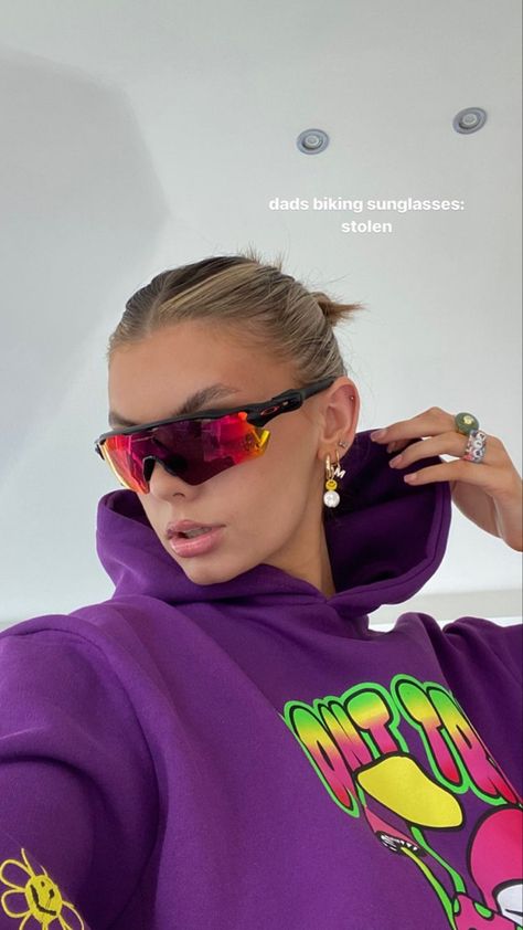 Sporty Sunglasses Outfit, Oakley Glasses Aesthetic, Oakley Glasses Outfit, Sport Glasses Outfit, Oakley Sunglasses Aesthetic, Sport Sunglasses Outfit, Oakley Sutro Outfit, Oakley Sunglasses Outfit, Oakley Aesthetic