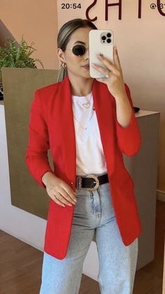 Style Red Blazer Women, Red Blazer Work Outfit, Outfit Saco Rojo, Colored Blazer Outfits, Outfit Blazer Rojo, Linen Blazer Outfit Women, Trendy Business Casual Outfits, Red Blazer Outfit, Networking Outfit