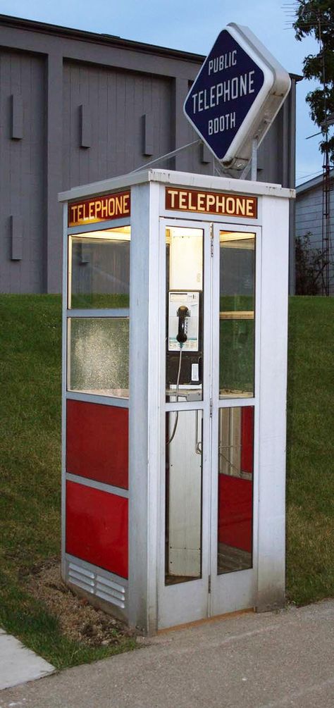 Old Telephone Booth, Old Phone Booth, Old Telephone, Telephone Vintage, Antique Telephone, Telephone Booth, Vintage Phones, Yellow Springs, Phone Booth