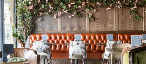 Fixed Seating Bar Deco, Restaurant Design Inspiration, Modern Restaurant Design, Pub Interior, Aesthetic Interior Design, Flower Displays, Glamour Decor, Flower Walls, Decoration Restaurant