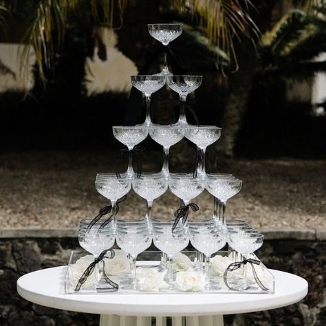 Etched Coupe Champagne Tower & Tray Set - 55pc https://www.theprettypropshop.co.nz/props-gallery/etched-coupe-champagne-tower-tray-set-55pc/ Champagne Tower, Tray Set, Champagne, Tower, Tray, Coupe