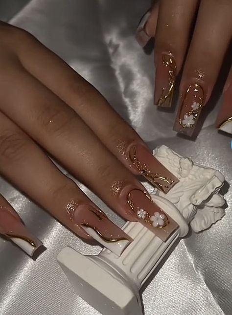 Birthday Spring Nails, Nail White And Gold, White And Gold Birthday Nails, Gold And White Nails Acrylic, French Tip With Gold Accent, Square Gold Nails, Gold And White Acrylic Nails, Golden Birthday Nails, Nail Ideas Gold