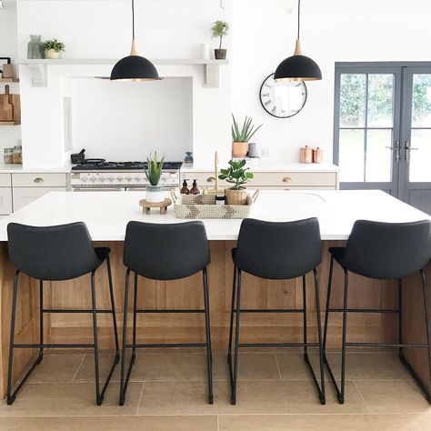 Oak kitchen island / black bar stools / quartz worktop / pendant lights /rangemaster Black Bar Stools Kitchen, White Kitchen Stools, Kitchen Island Chairs, Chairs For Kitchen Island, Island Stools, Island Chairs, Bar Stools Kitchen Island, Black Kitchen Island, Stools For Kitchen Island