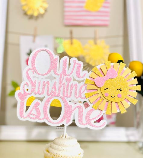 Sunshine Cake Smash, Sunshine Cake Topper, Sunshine Birthday Cakes, Sunshine Birthday Theme, Sparkly Cake, Lemonade Birthday, Sunshine First Birthday, Cake Celebration, Sunshine Birthday Parties