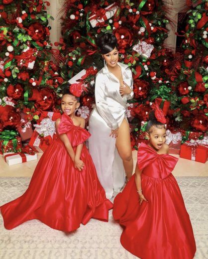 Mommy Daughter Photoshoot, Christmas Family Photoshoot, Mommy Daughter Outfits, Holiday Photoshoot, Family Photoshoot Outfits, Family Christmas Pictures, Christmas Shoot, Glam Photoshoot, Daughter Christmas