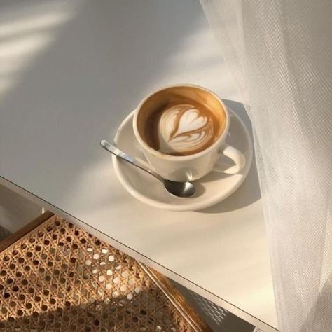 Coffee Obsession, Cream Aesthetic, 카드 디자인, Läcker Mat, Coffee Photography, Aesthetic Coffee, But First Coffee, A Cup Of Coffee, Latte Art