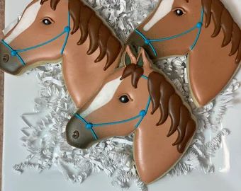 Cookout Cookies, Horse Cookies Decorated, Derby Party Favors, Derby Cookies, Kentucky Derby Party Favors, Kentucky Derby Drinks, Kentucky Derby Birthday, Decorated Horse, Kentucky Derby Decorations