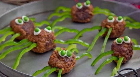 Halloween Spider Meatballs Spooky Meatballs, Kids Menu Ideas, Halloween Meatballs, Kids Halloween Party Food, Spider Food, Spooky Snacks, Spooky Treats, Kids Party Food, Halloween Dinner