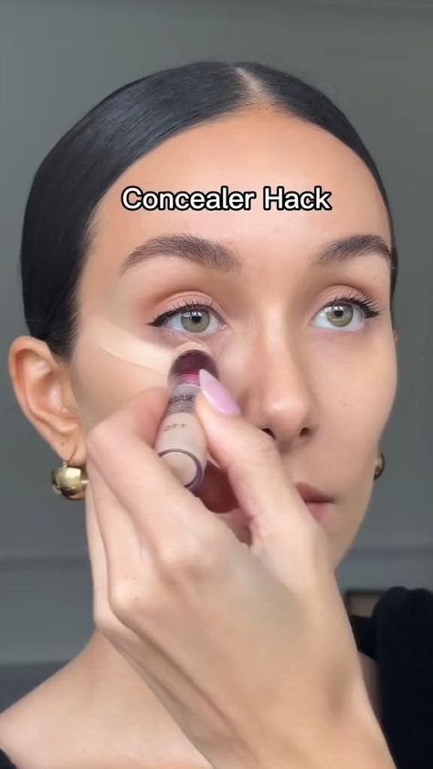 Concealer Hacks, Face Contouring Makeup, Dag Make Up, Makeup Tips For Older Women, Flot Makeup, Artist Tips, Eye Makeup Techniques, Bold Lip, Makeup Artist Tips