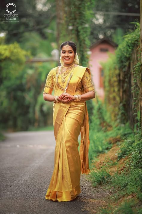 Bride Stills, Traditional Poses, Haldi Photoshoot, Telugu Bride, Saree Ceremony, Engagement Shoots Poses, Blessing Ceremony, Photoshoot In Saree, Saree Function