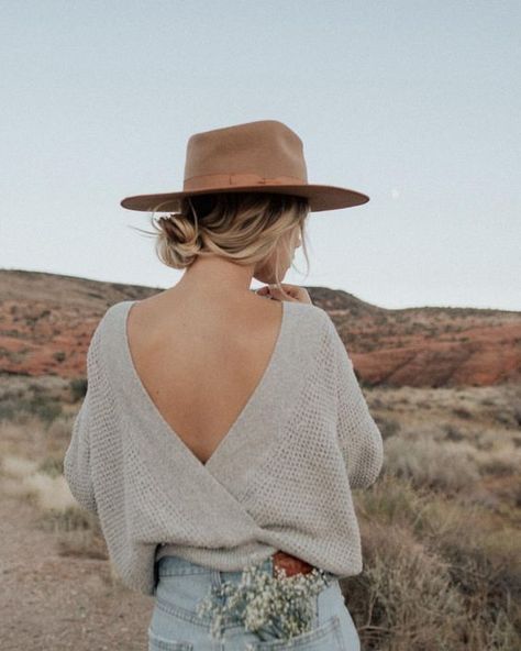 Selfies mamalonas con el sombrero que usas para pueblear | Es la Moda In The Middle, The Middle, Road, On Instagram, Instagram