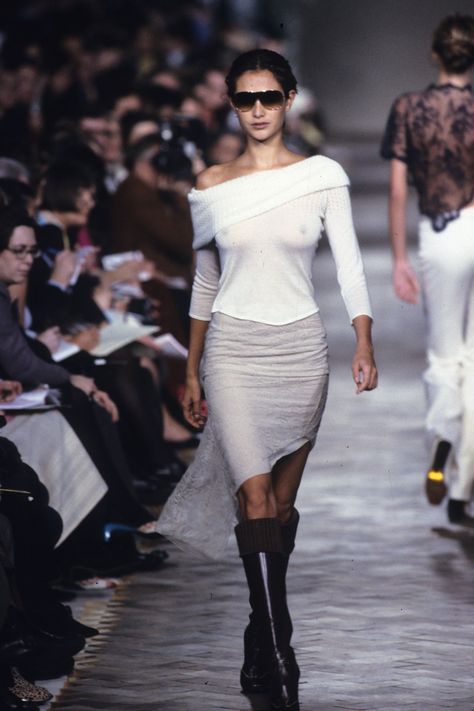 90s Runway Fashion Dresses, Supermodel Outfits, Chloe Fashion, 90s Runway Fashion, Vintage Runway, Original Supermodels, Woman Suit Fashion, Vogue Runway, Fashion Fits