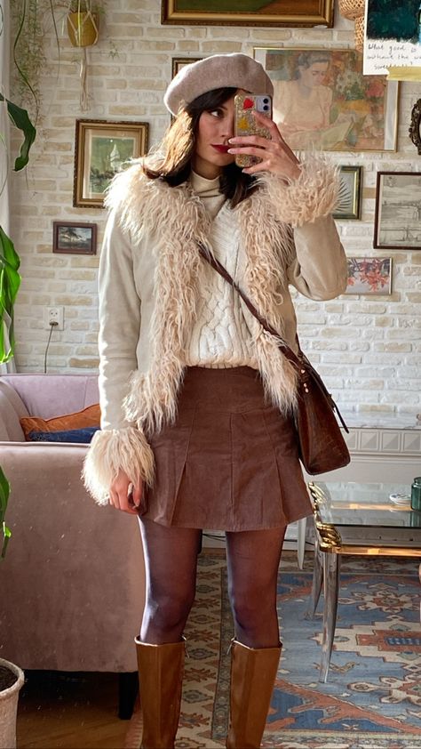 Vintage Fur Jacket Outfit, Autumn 70s Fashion, 60s Coat Outfit, 70s Aesthetic Winter, 70s Courdoroy Outfit, 70s Winter Style, Penny Lane Fashion, 70s Autumn Aesthetic, 70s Inspired Fashion Winter