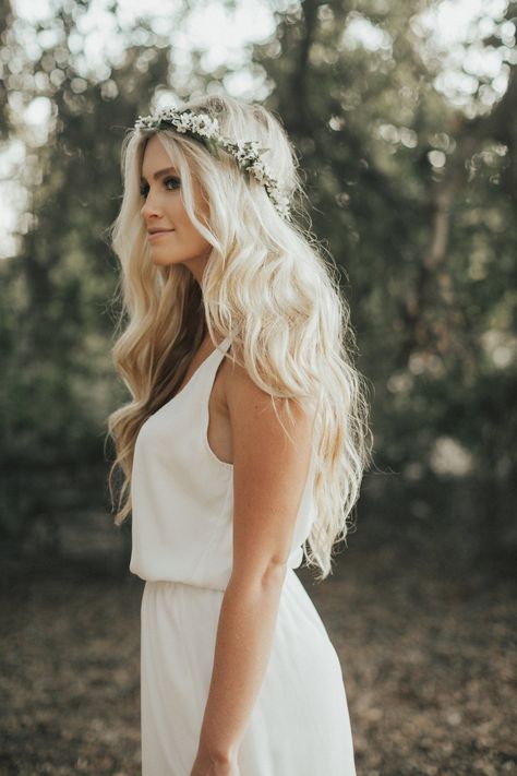 Wedding Hairstyles With Crown, Loose Wedding Hair, Bridal Party Hair, Boho Flower Crown, Simple Wedding Hairstyles, Bridal Flower Crown, Flower Crown Wedding, Long Blonde, Flower Crowns