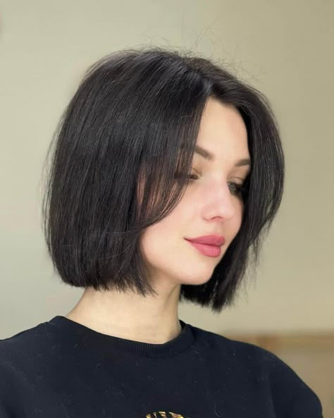 Short Stacked Hair, Short Stacked Bob Haircuts, Ulzzang Short Hair, Short Layered Bob Haircuts, Trendy Bob Hairstyles, Bob Hairstyles With Bangs, Bob Haircut With Bangs, Hair Inspiration Short, Haircuts Straight Hair