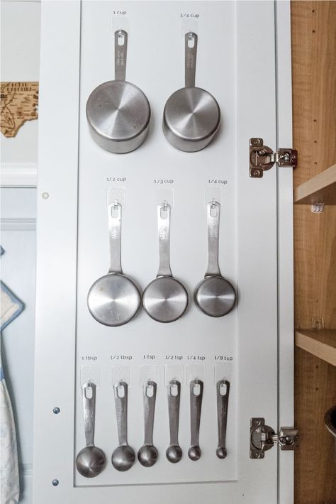 Learn how to organize your measuring cups so you never lose them again! Using Command hooks, you can turn wasted space inside a cabinet door into practical storage. Measuring Cups Organization, Measuring Cup Organization, Kitchen Organisation Hacks, Stairs Makeover, Inside Cabinets, Kitchen Refresh, Kitchen Hacks Organization, Diy Stairs, Galley Kitchen