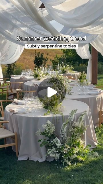 Circle Table Arrangement Wedding, Long Wedding Tablescape, Round Tables Together Wedding, Serpentine Wedding Table, Serpentine Tables Wedding, Round Table Wedding Set Up, Circular Wedding Table Decor, Wedding Round Table Centerpieces, Round Table Layout