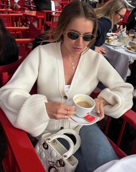 Bianca’s Lifestyle added a new photo. - Bianca’s Lifestyle Layering Aesthetic, Jewellery Layering, Bracelets Stacked, Foto Inspo, Celine Sunglasses, People Happy, Outfit Formulas, Gold Bracelets, Layering Outfits