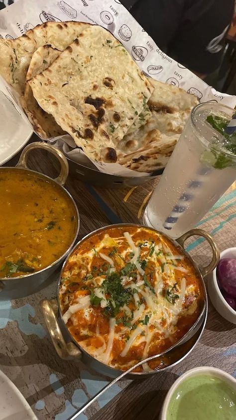 Indian Restaurant Snap, Indian Food Aesthics, Food Items Indian, Desi Food Snapchat, Indian Food Snap, Dinner Indian, Starbucks Pictures, Veg Thali, Eating Food Funny