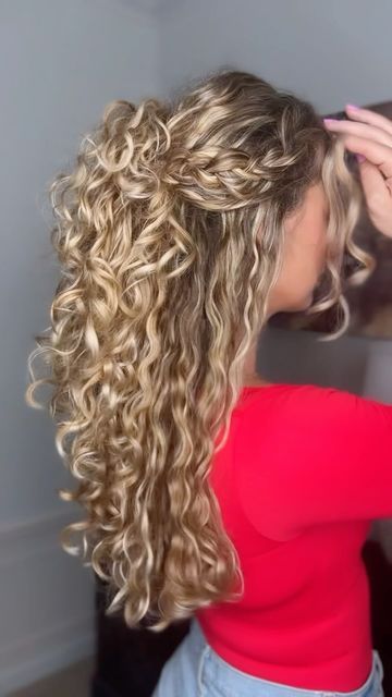 Hairstyle With Braids, Half Up Hairstyle, Curly Wedding Hair, Curly Hair Styles Easy, April 4, Hair Tips, Half Up, Photoshoot Ideas, Wedding Hair