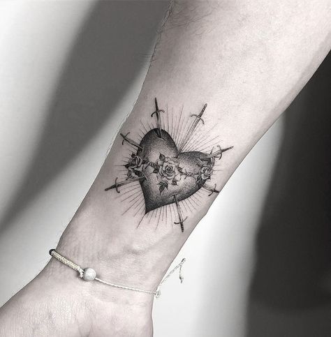 Sacred heart by Kane Navasard, an artist based in Los Angeles. Tatoo Pic, Catholic Tattoos, Sacred Tattoo, Sacred Heart Tattoos, Mary Tattoo, Sacred Hearts, Jesus Tattoo, Spartan Warrior, Heart Tattoo Designs