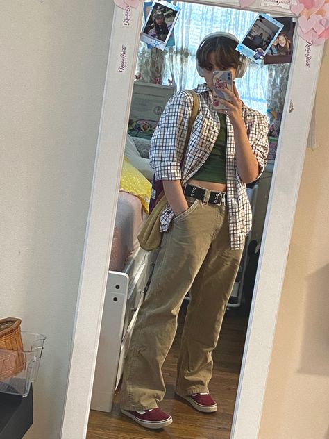 #outfitideas #nonbinary #corduroypants #ootd #mirrorselfies #aesthetic Streetwear Fashion Nonbinary, Fem Nonbinary Fashion, Enby Outfits Aesthetic, Midsize Nonbinary Fashion, Fem Nonbinary Outfits, Queer Aesthetic Outfit, Nonbinary Swimwear, Amab Nonbinary Fashion, Nonbinary Aesthetic Fashion