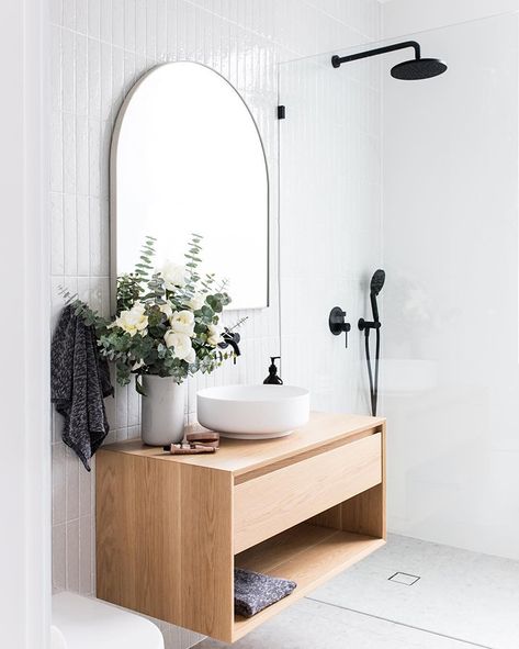 10 Bathroom trends to love | Queensland Homes Magazine Sink Mirror, Bad Inspiration, Bathroom Trends, Minimalist Bathroom, Bathroom Renos, Laundry In Bathroom, House Bathroom, Cheap Decor, Beautiful Bathrooms