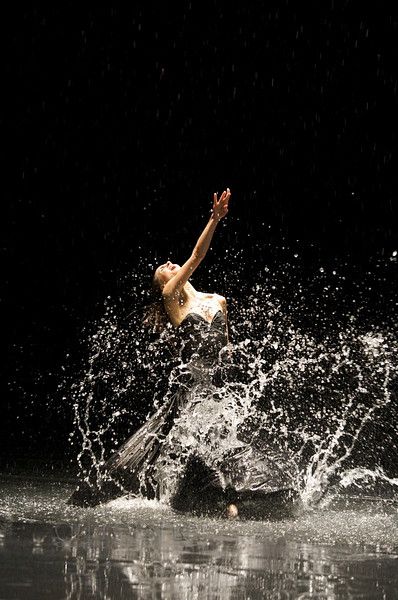 Pina Bausch's Vollmund. Dancing with complete abandon, in the rain, not caring what you look like, just dancing. Pina Bausch, Water Shoot, Alvin Ailey, Dance Images, Shotting Photo, Dance Movement, Dancing Aesthetic, Dance Theater, Shall We Dance