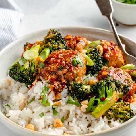 Sweet & Spicy Sesame Chicken Meatball Bowls | Ambitious Kitchen Chicken Meatball Bowls, Spicy Sesame Chicken, Meatball Bowls, Crispy Broccoli, Meatballs Chicken, Sesame Rice, Yummy Noodles, Clean Meals, Chicken Meatball