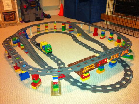 Lego Duplo Elevated Train Track | Flickr - Photo Sharing! Duplo Builds, Duplo Creations, Lego Duplo Train, Duplo Ideas, Elevated Train, Lego Train Tracks, Lego Activities, Hama Beads Minecraft, Lego Trains