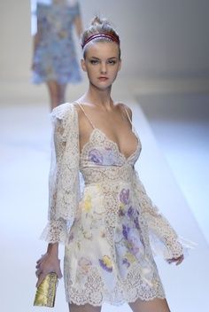 Valentino Look Gatsby, Couture Dior, Moda Floral, Kirsten Dunst, Floral Fashion, Babydoll Lingerie, Vintage Lingerie, Marie Antoinette, Mode Inspiration