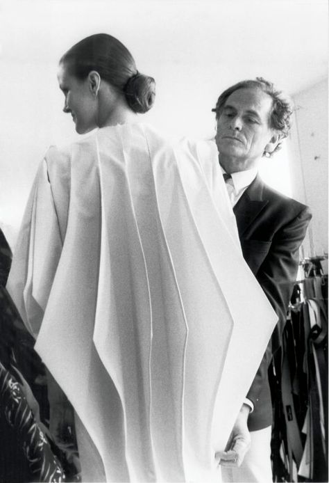 Pierre Cardin: Future Fashion - CNN Style  Pierre Cardin developing his "Computer" coat, 1980. Space Age Fashion, Apollo 11 Mission, Geometric Fashion, World Of Tomorrow, The Jetsons, Elsa Schiaparelli, Elsa Peretti, Future Fashion, Space Age