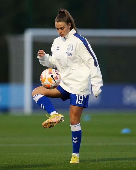 Women Soccer Outfit, Soccer Women Outfit, Women Soccer Aesthetic, Female Soccer Player Aesthetic, Pro Soccer Player Aesthetic, Womens Soccer Aesthetic, Soccer Player Aesthetic, Girl Soccer Players, Futbol Girl