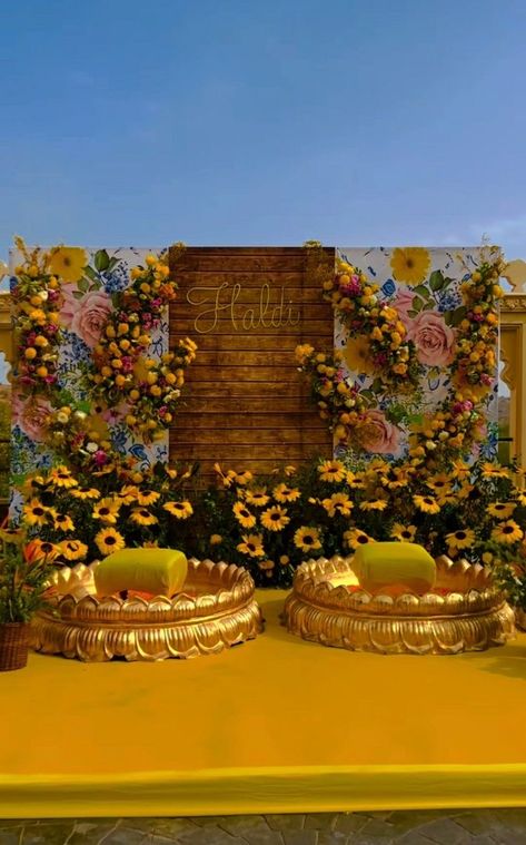 Haldi Backdrop, Event Planner Website, Haldi Decoration Ideas, Haldi Ceremony Decorations, Planner Website, Mehendi Decor Ideas, Wedding Decor Photos, Event Organizer, Dream Wedding Decorations