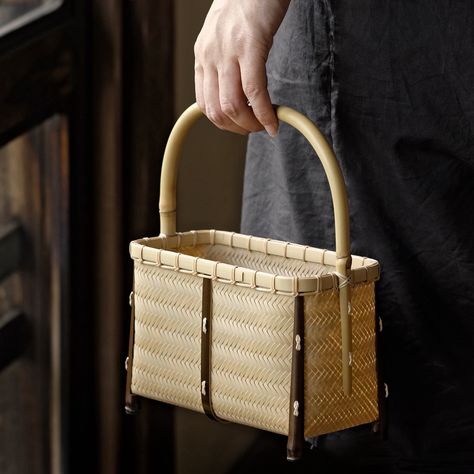 Bamboo Diy, Sweetgrass Basket, Diy Kimono, Bamboo Texture, Bamboo Architecture, Bamboo Art, Bamboo Crafts, Bamboo Bag, Bamboo Weaving