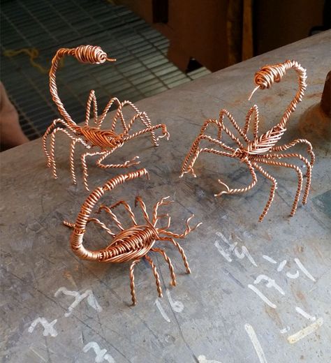 Wire Art Techniques, Copper Wire Sculpture, Sculptures Sur Fil, Copper Wire Crafts, Wire Projects, Copper Wire Art, Aluminum Can Crafts, Wire Craft, Wire Art Sculpture